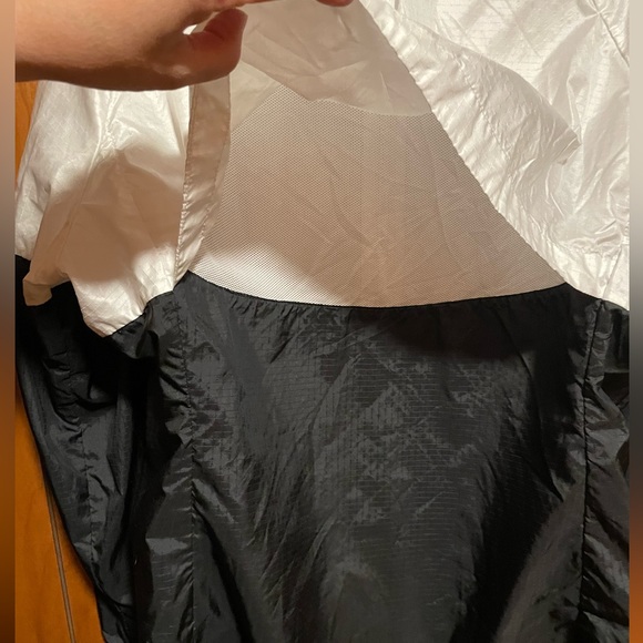 SOLD Woman’s Nike vintage style raincoat/windbreaker jacket size Large - Picture 5 of 8